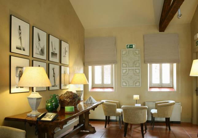 Románticas habitaciones en Hotel Bremon. La mayor comodidad con los mejores precios de Barcelona